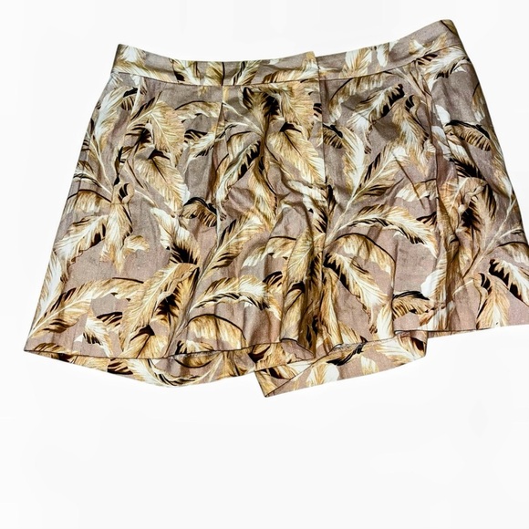 L'AGENCE Pants - l’agence linen blend  safari shorts tan leaves palms 14